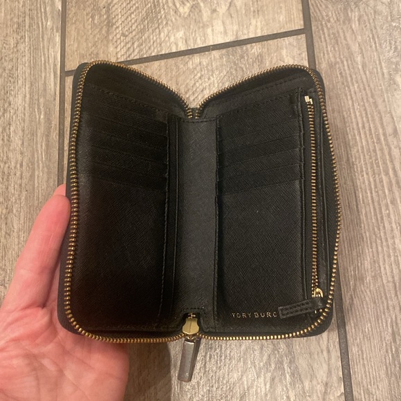 Tory Burch zip wallet - Picture 2 of 7